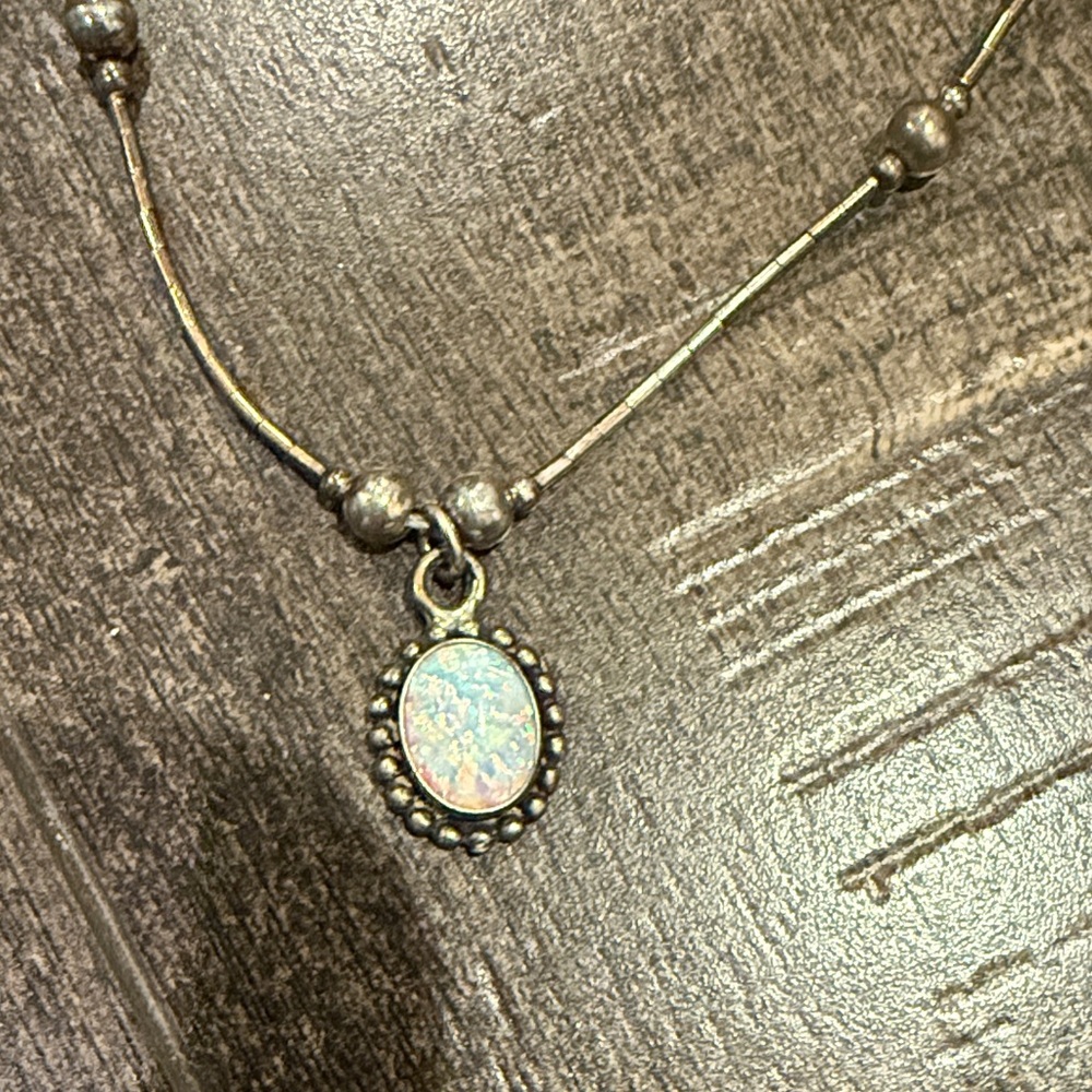 Elegant Silver Pendant Necklace